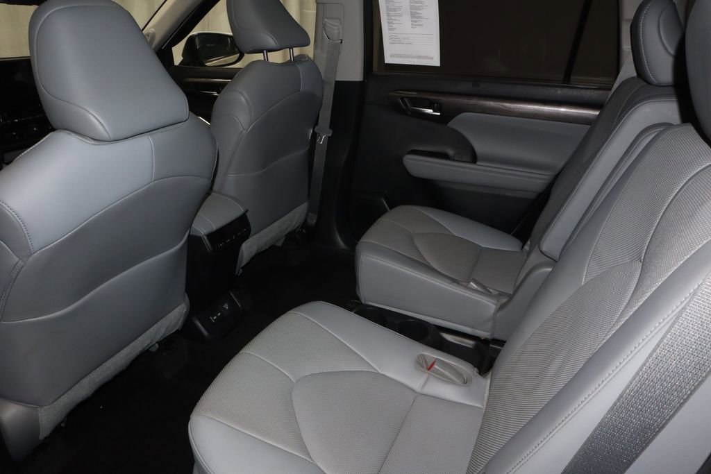 Used 2023 Toyota Highlander Limited image 20