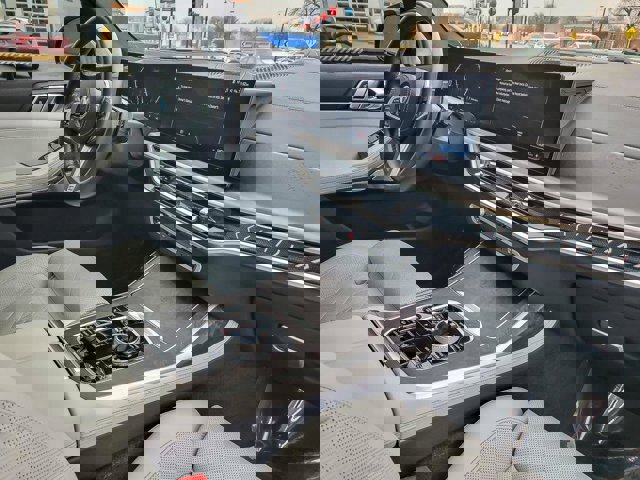 Used 2023 BMW X7 xDrive40i w/ Executive Package image 32