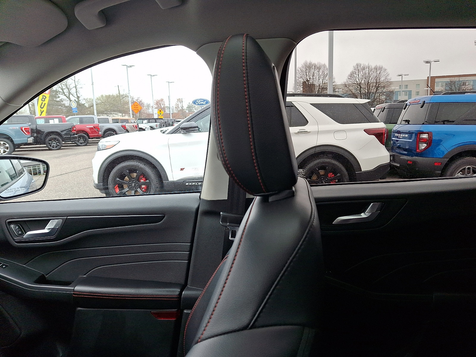 Certified 2022 Ford Escape SEL w/ SEL Stealth AWD Package image 17