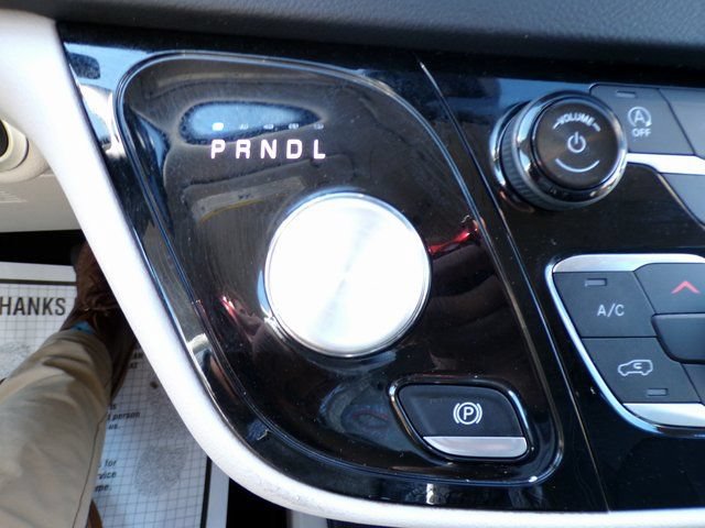 Used 2024 Chrysler Pacifica Touring-L FWD image 29