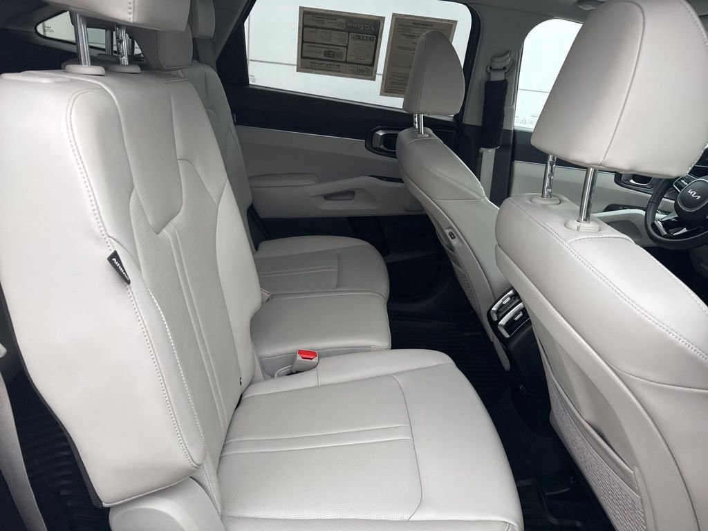 Used 2024 Kia Sorento S w/ Panoramic Sunroof Package image 29