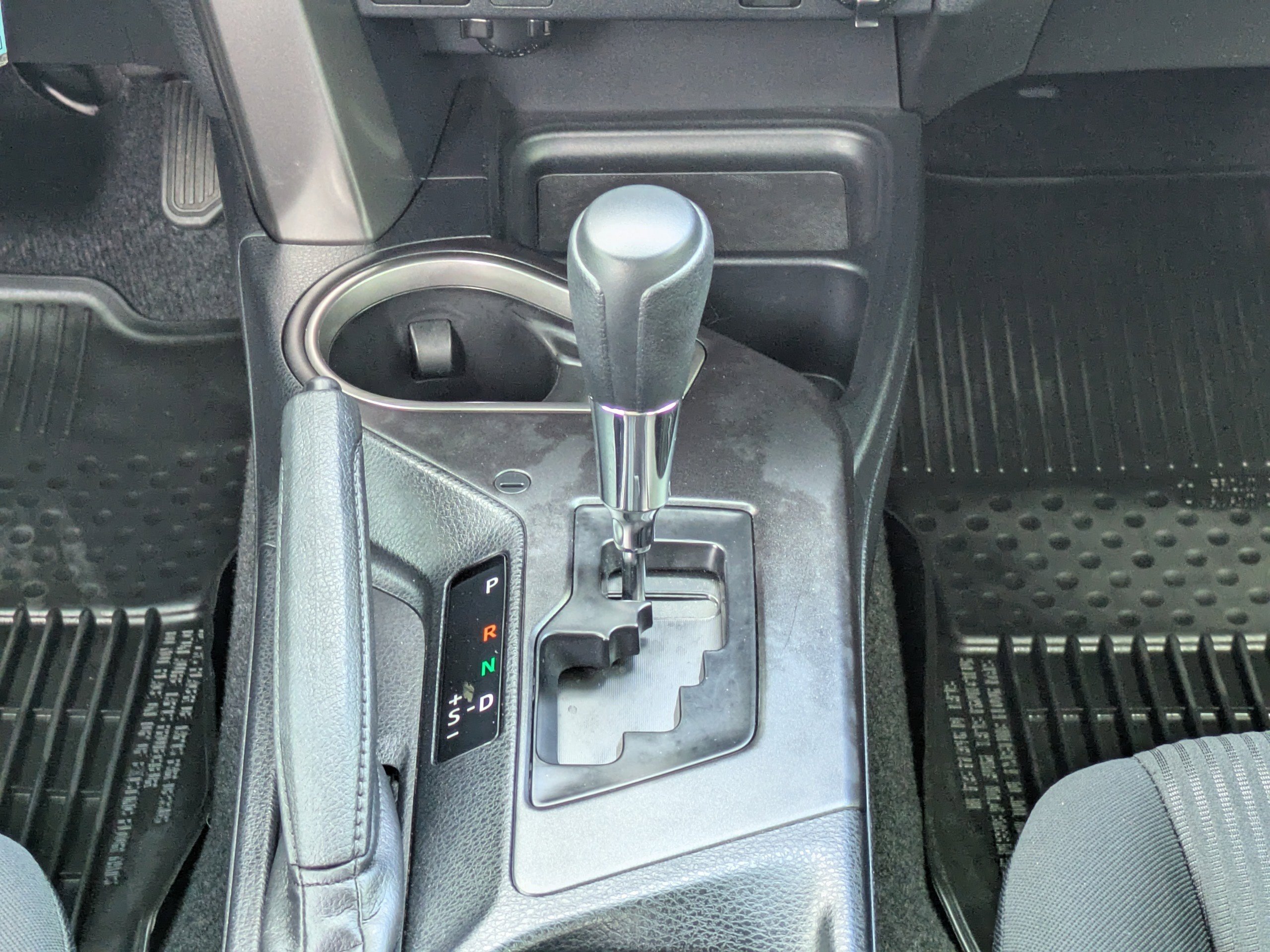 Used 2018 Toyota RAV4 LE w/ All Weather Liner Package FWD image 19