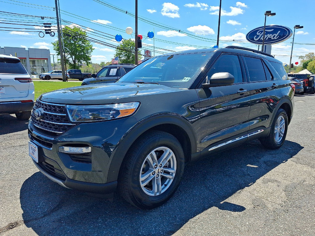 Certified 2023 Ford Explorer XLT w/ Equipment Group 202A AWD/4WD image 4