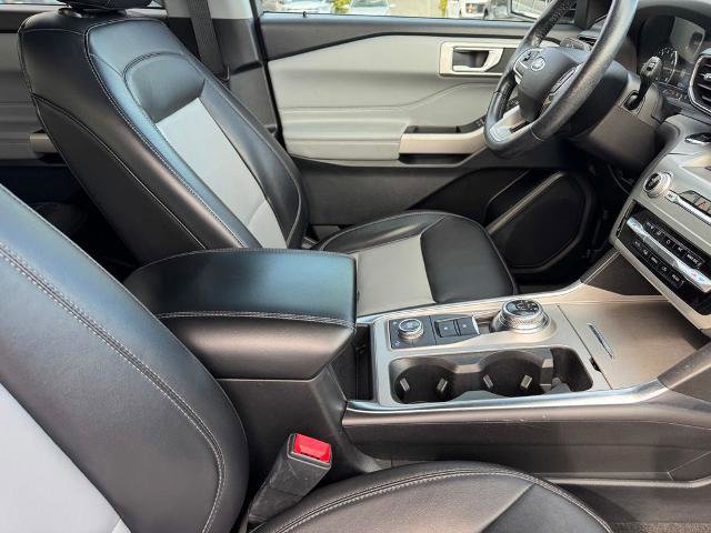 Certified 2022 Ford Explorer XLT w/ Equipment Group 202A image 8