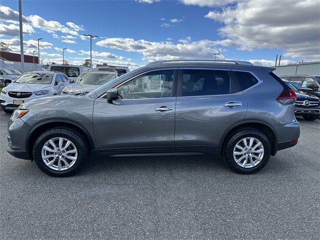 Used 2020 Nissan Rogue SV image 2