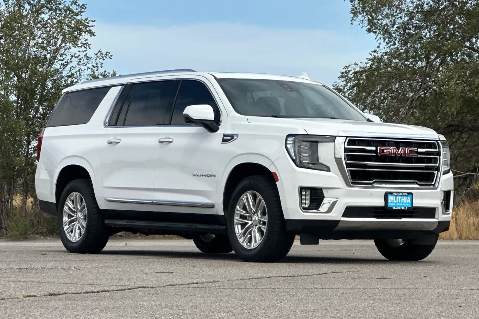 Used 2022 GMC Yukon XL SLT w/ SLT Premium Package AWD/4WD image 9