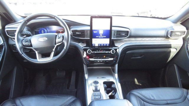Certified 2022 Ford Explorer Platinum w/ Equipment Group 601A image 9