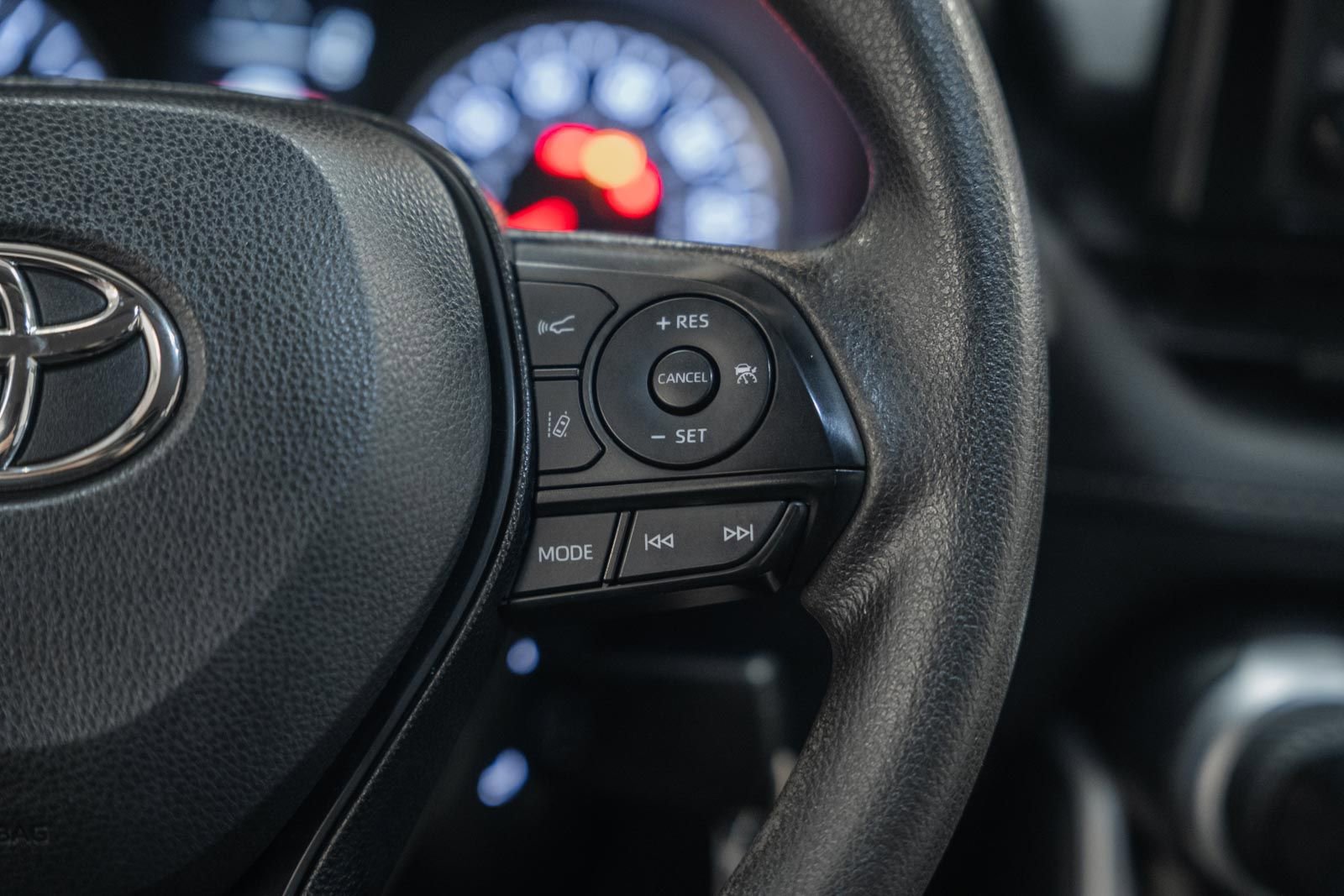 Used 2021 Toyota RAV4 LE image 31