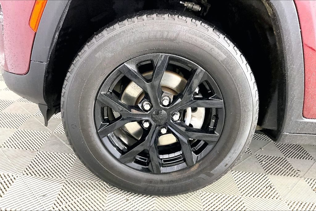 Used 2025 Jeep Grand Cherokee Altitude AWD/4WD image 7
