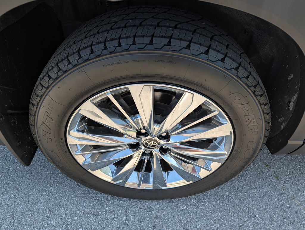 Used 2024 Toyota Grand Highlander AWD image 33