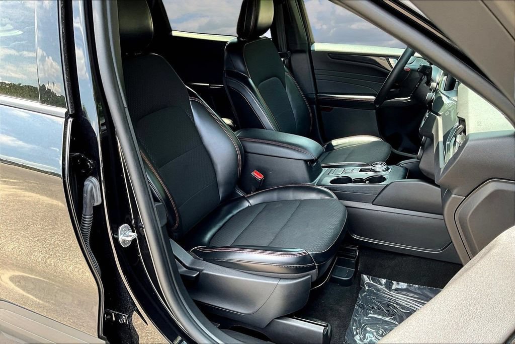 Certified 2025 Ford Escape ST-Line FWD image 30