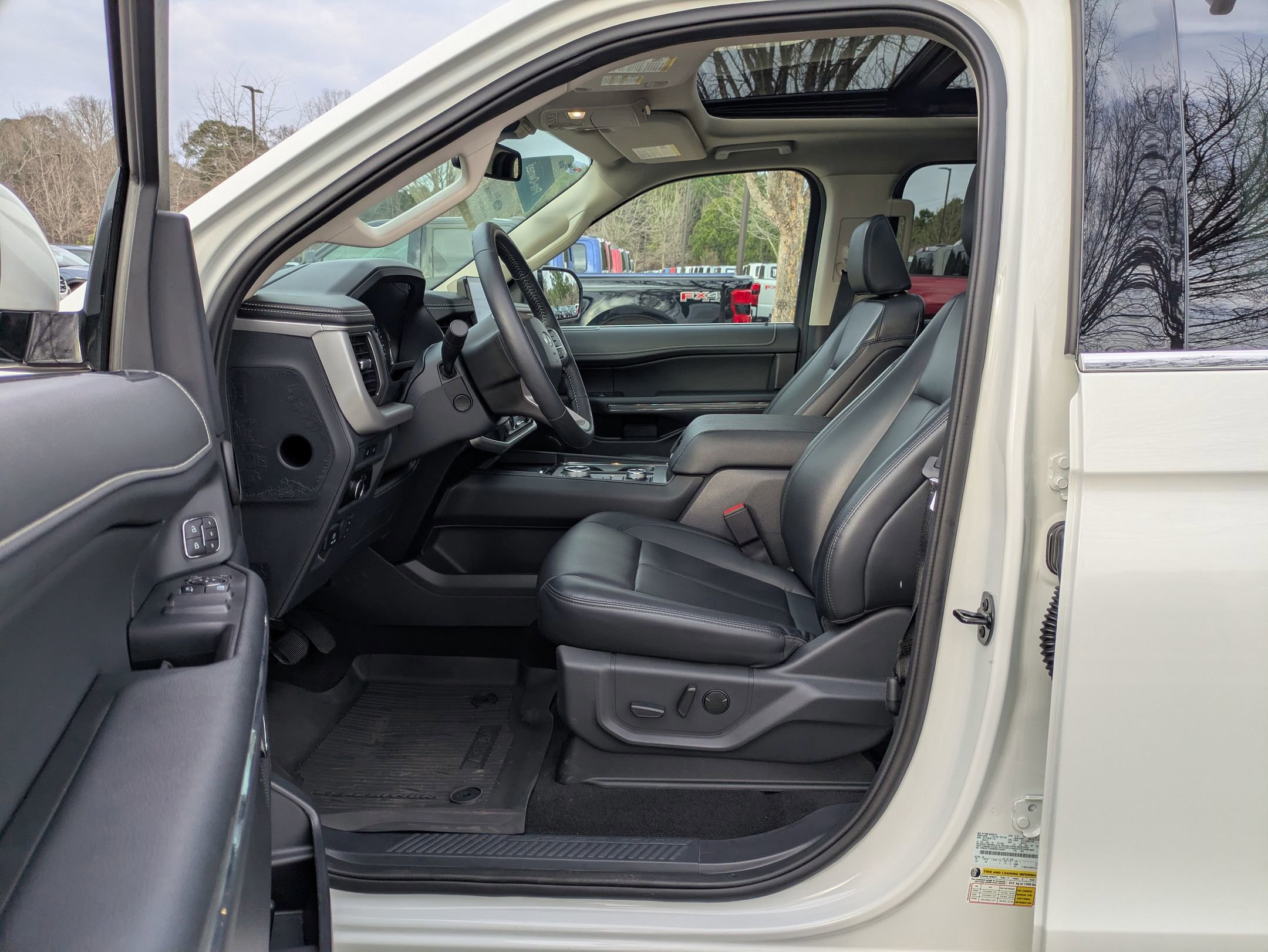 Certified 2024 Ford Expedition XLT image 12