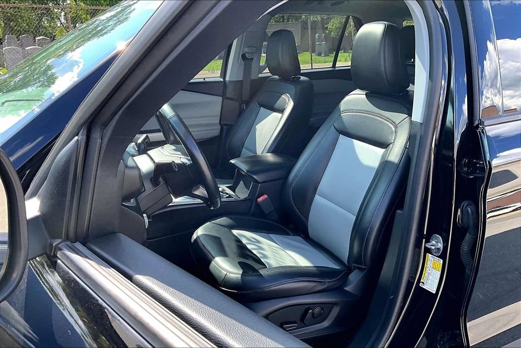 Certified 2022 Ford Explorer XLT w/ Equipment Group 202A AWD/4WD image 24