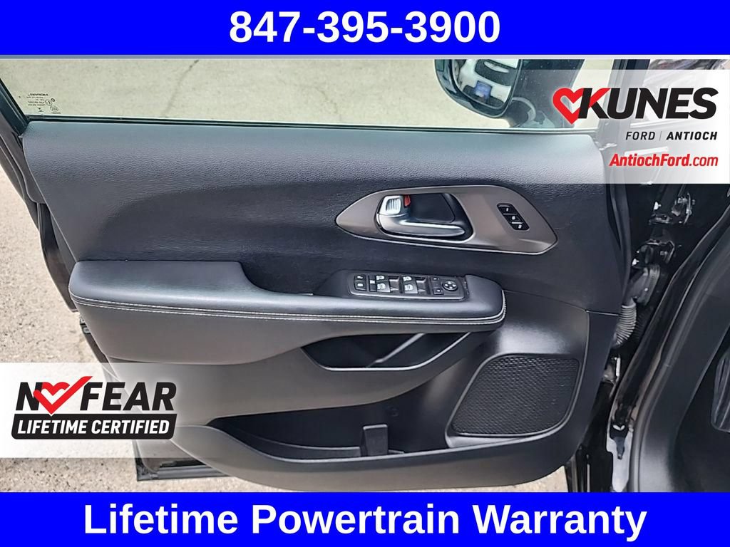 Used 2025 Chrysler Pacifica Select FWD image 54