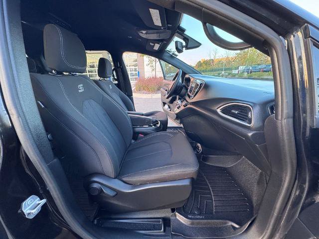 Used 2020 Chrysler Pacifica Touring w/ S Appearance Package FWD image 26