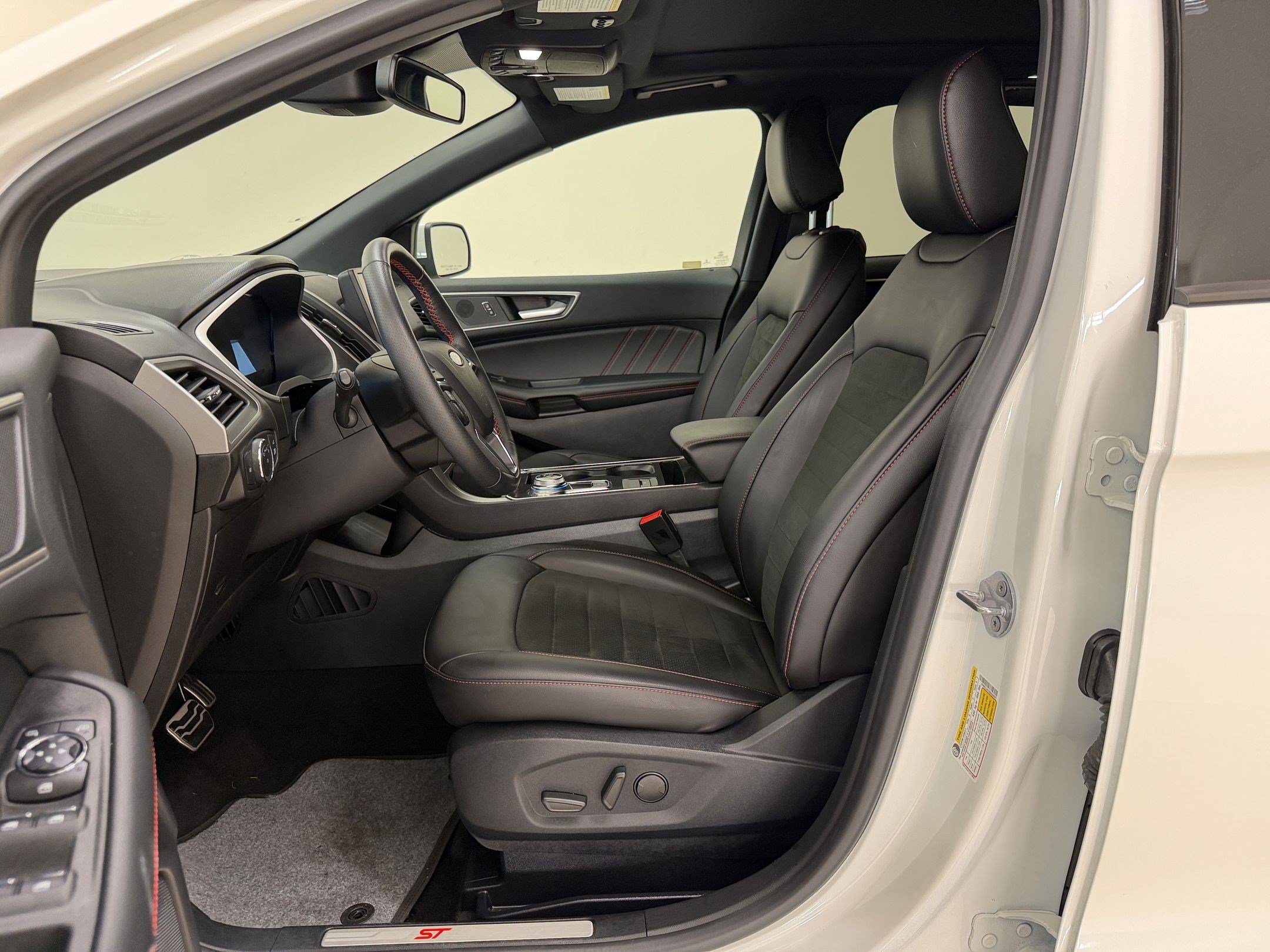 Certified 2021 Ford Edge ST-Line FWD image 5