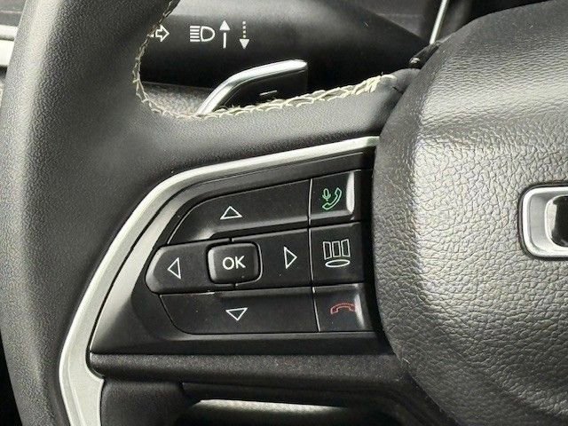 Used 2023 Jeep Grand Cherokee Altitude image 27