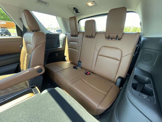Used 2024 Nissan Pathfinder Platinum image 10