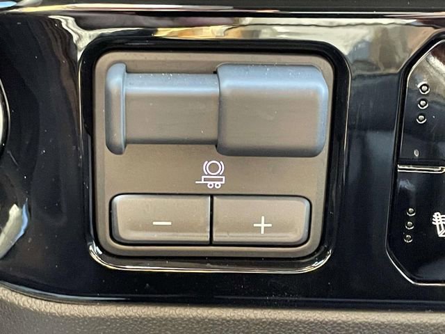 Used 2024 Chevrolet Silverado 2500 LT w/ Convenience Package image 28