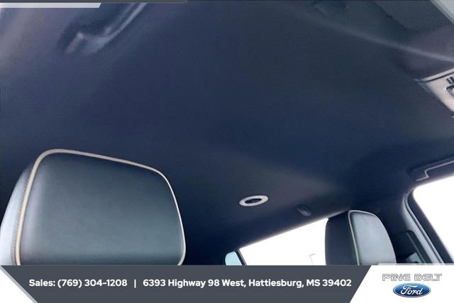 Used 2023 Chevrolet Suburban Premier image 16