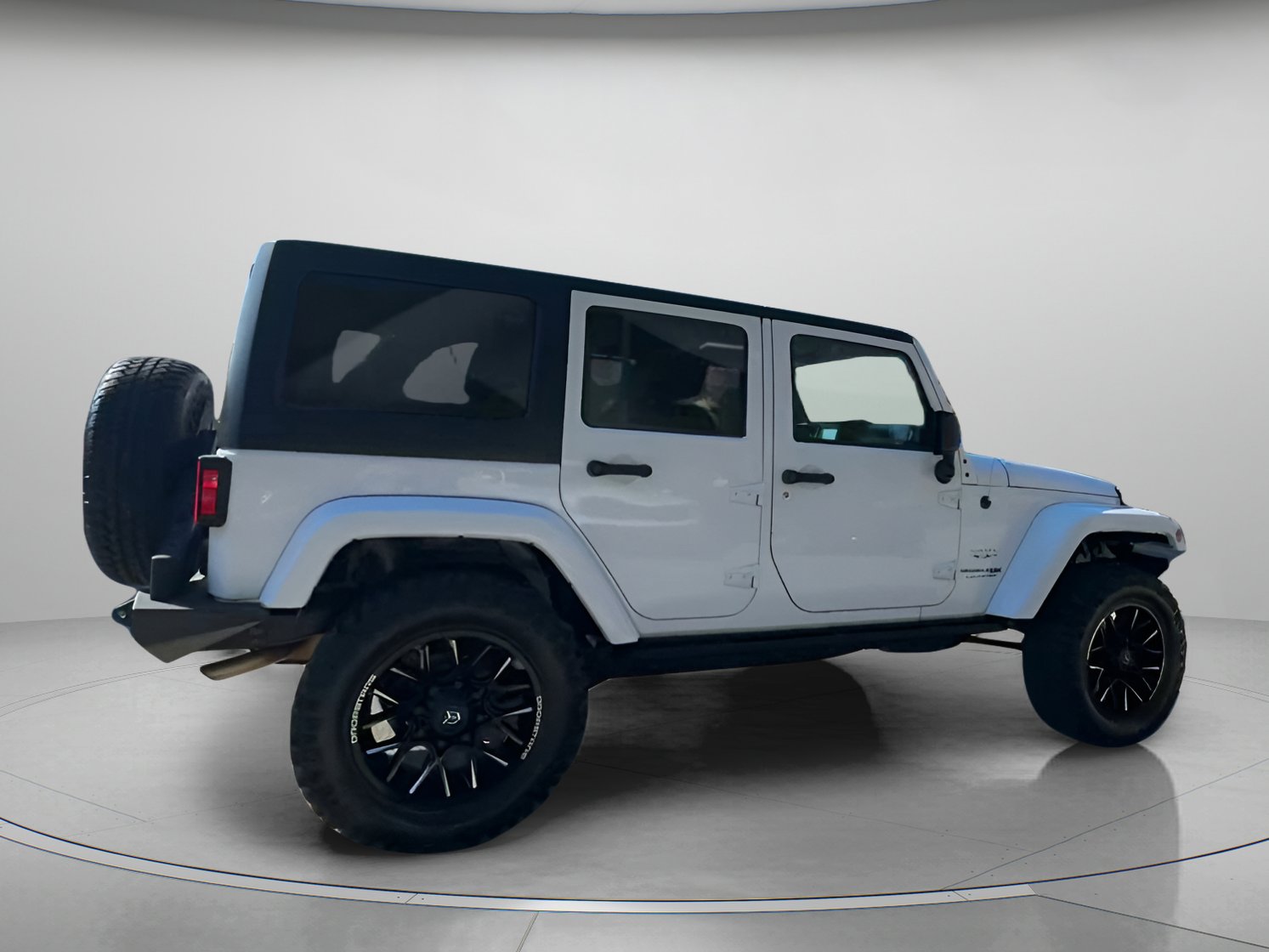 Used 2018 Jeep Wrangler Unlimited Sahara image 30
