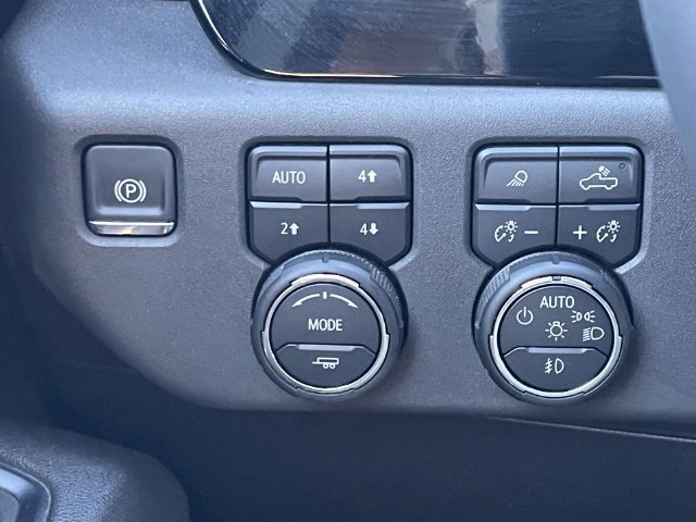 Used 2025 Chevrolet Silverado 1500 LT Trail Boss w/ LT Trail Boss Premium Package AWD/4WD image 19