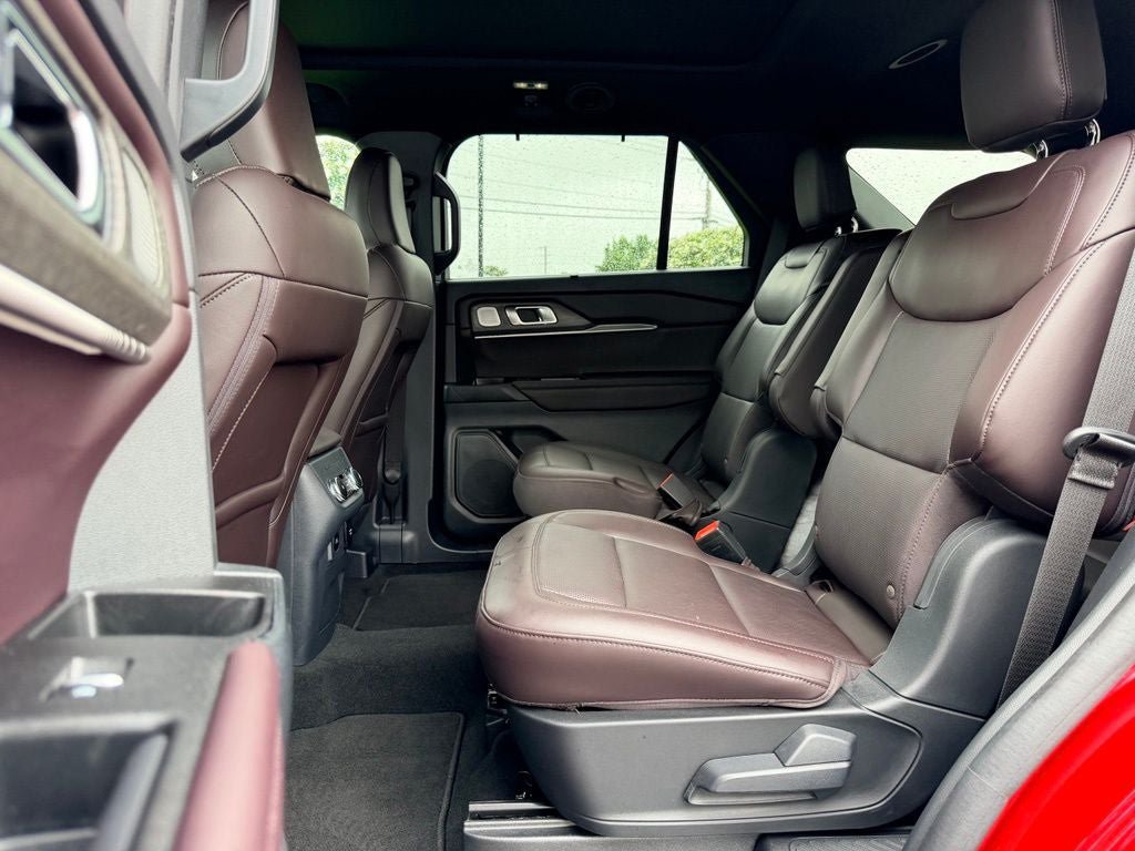 Certified 2025 Ford Explorer Platinum RWD image 15