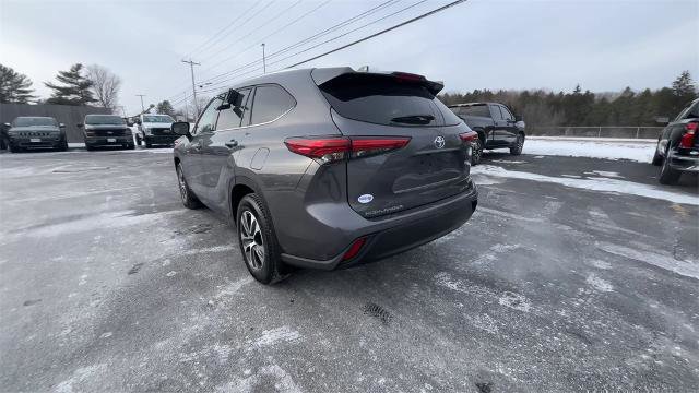 Used 2021 Toyota Highlander XLE image 4