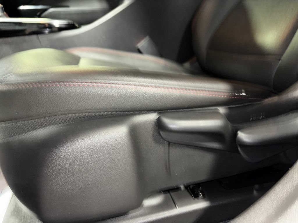 Used 2025 Chevrolet Trax RS w/ Sunroof Package FWD image 29
