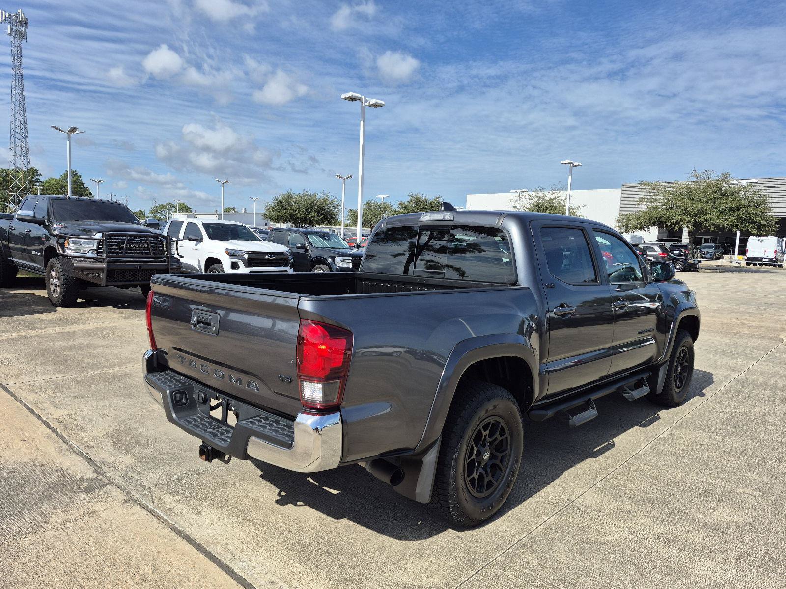 Used 2022 Toyota Tacoma SR5 RWD image 14