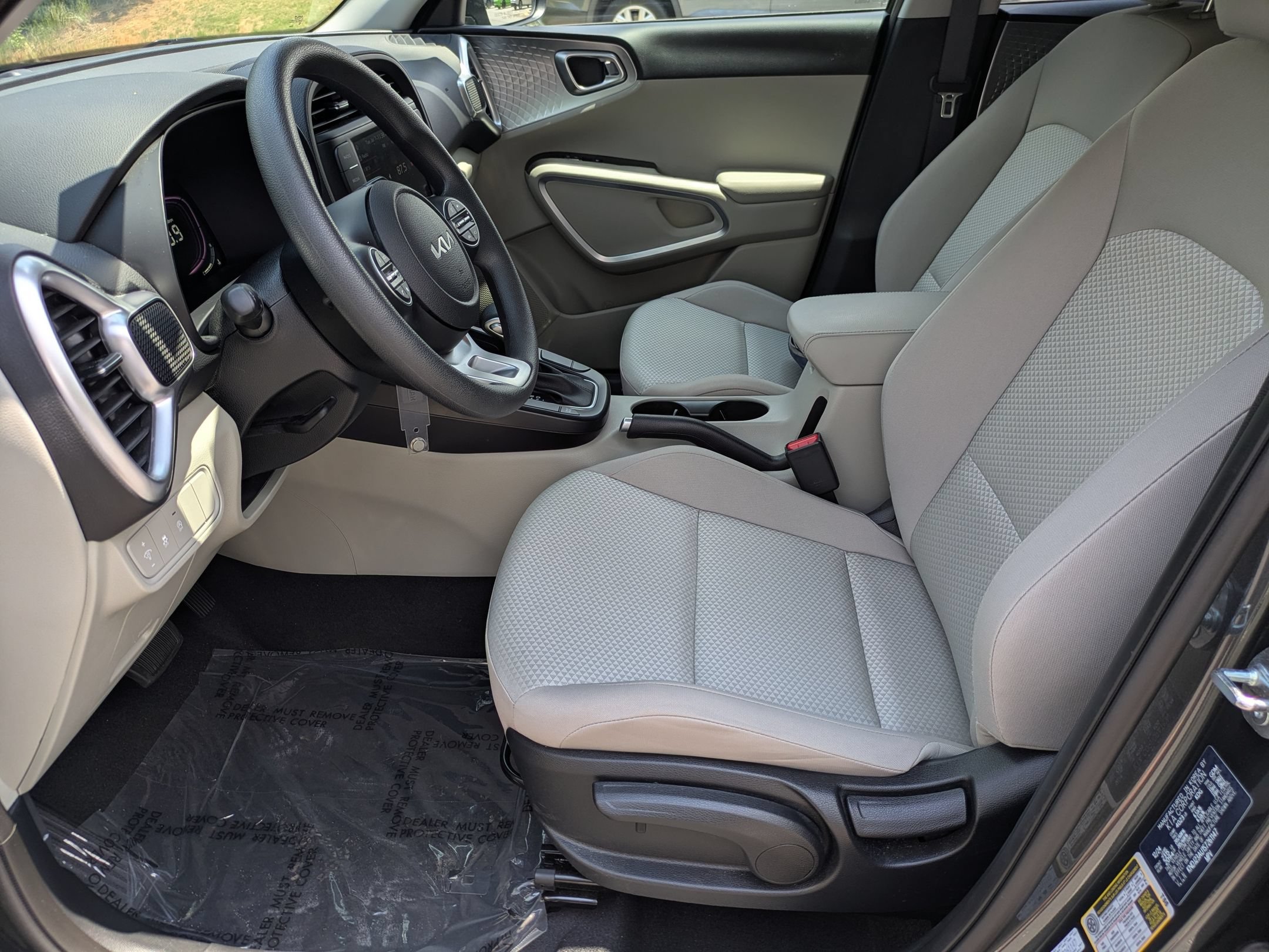 Used 2025 Kia Soul LX FWD image 12