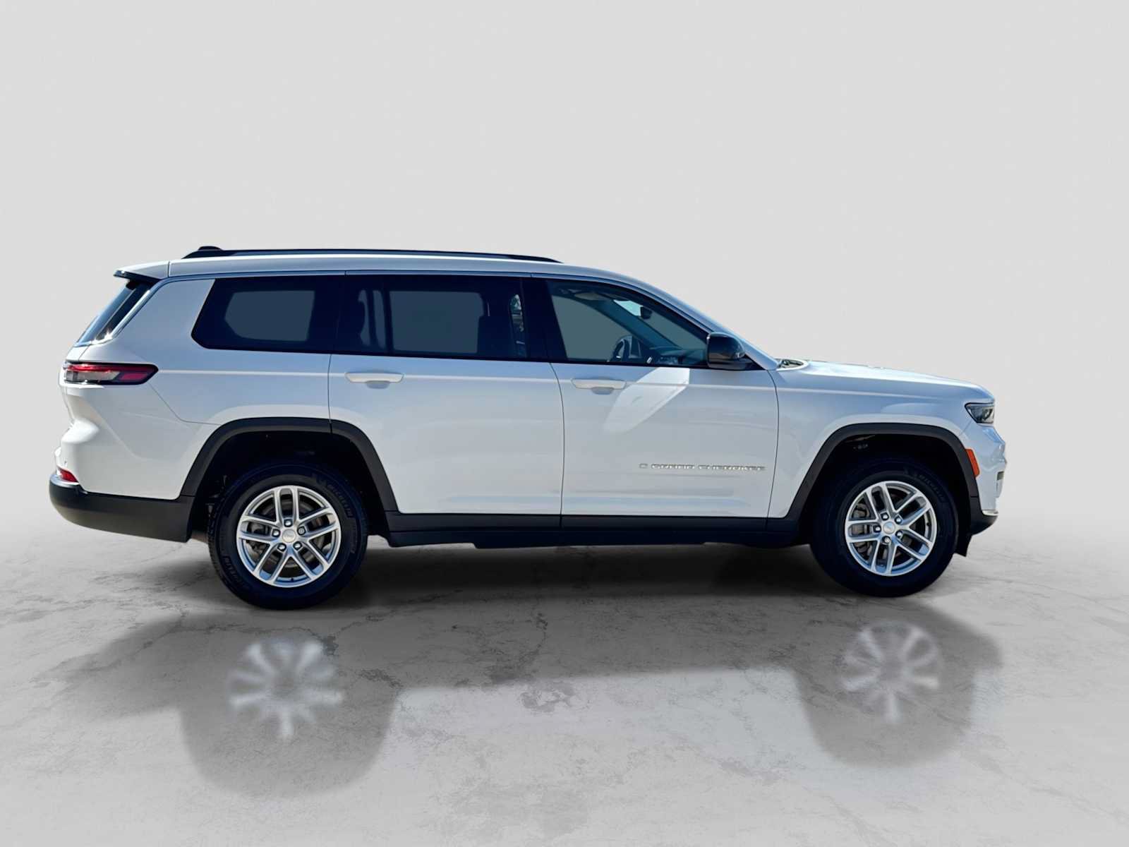 Used 2023 Jeep Grand Cherokee L Laredo w/ Luxury Tech Group I AWD/4WD image 7