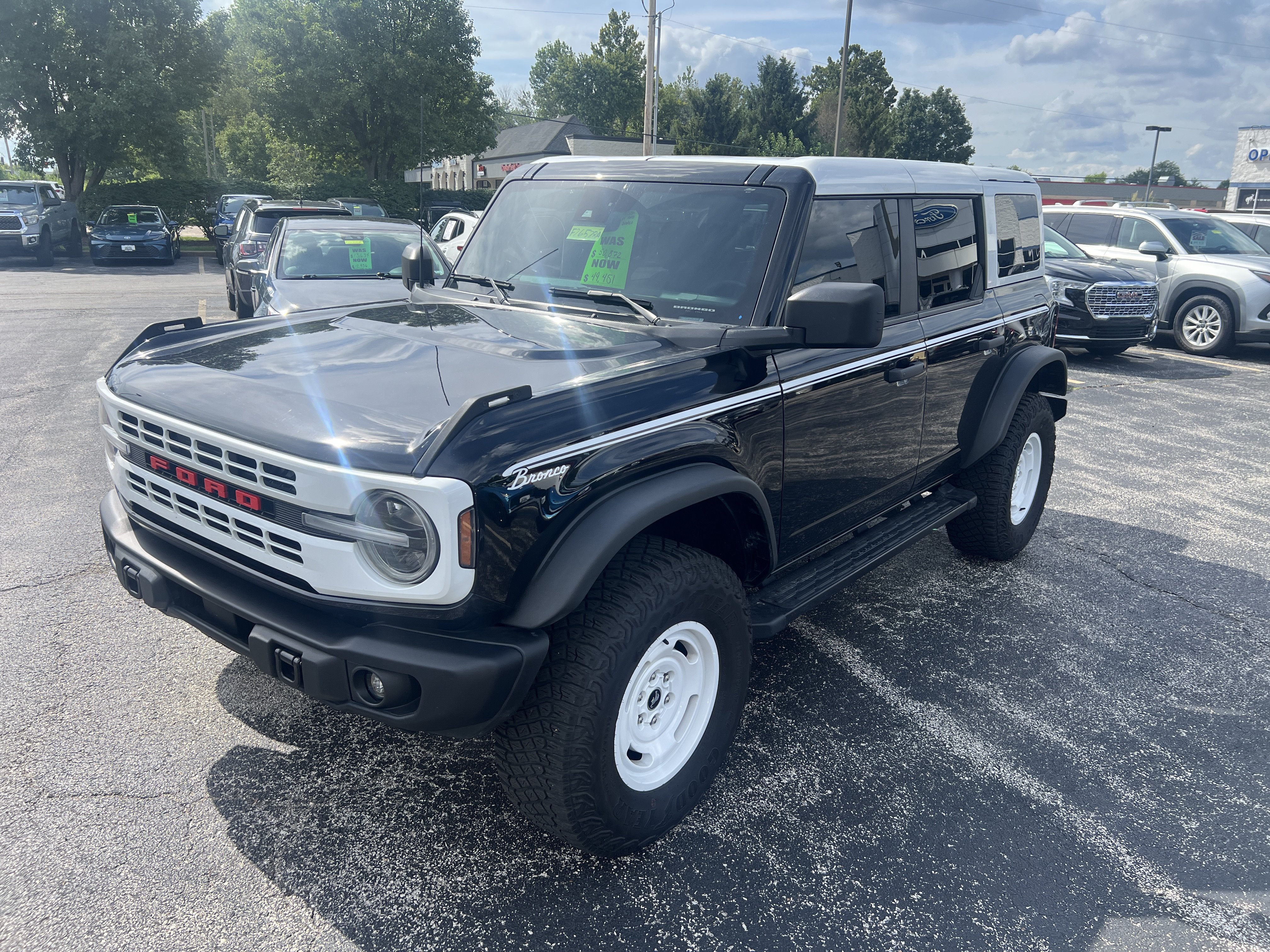 Certified 2024 Ford Bronco Heritage Edition AWD/4WD image 4