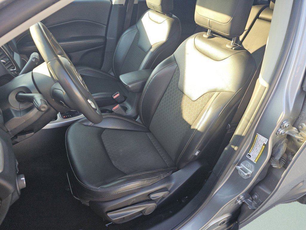 Used 2021 Jeep Compass Latitude image 12