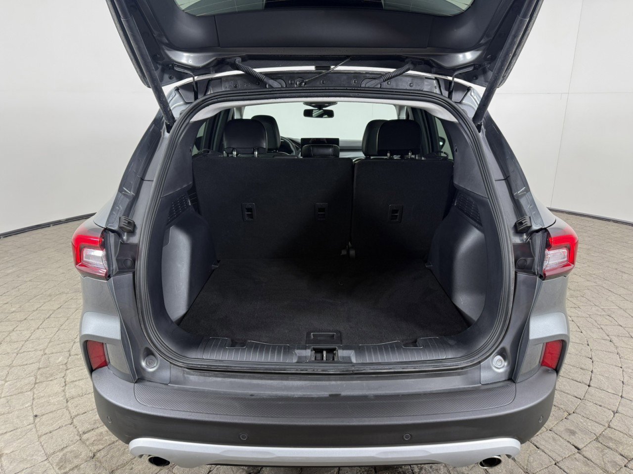 Certified 2025 Ford Escape Platinum AWD/4WD image 8