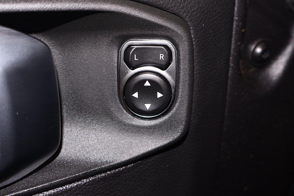Used 2023 Jeep Gladiator Rubicon w/ LED Lighting Group AWD/4WD image 12