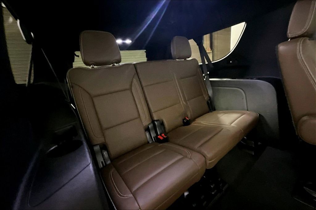 Used 2023 Chevrolet Suburban High Country AWD/4WD image 23
