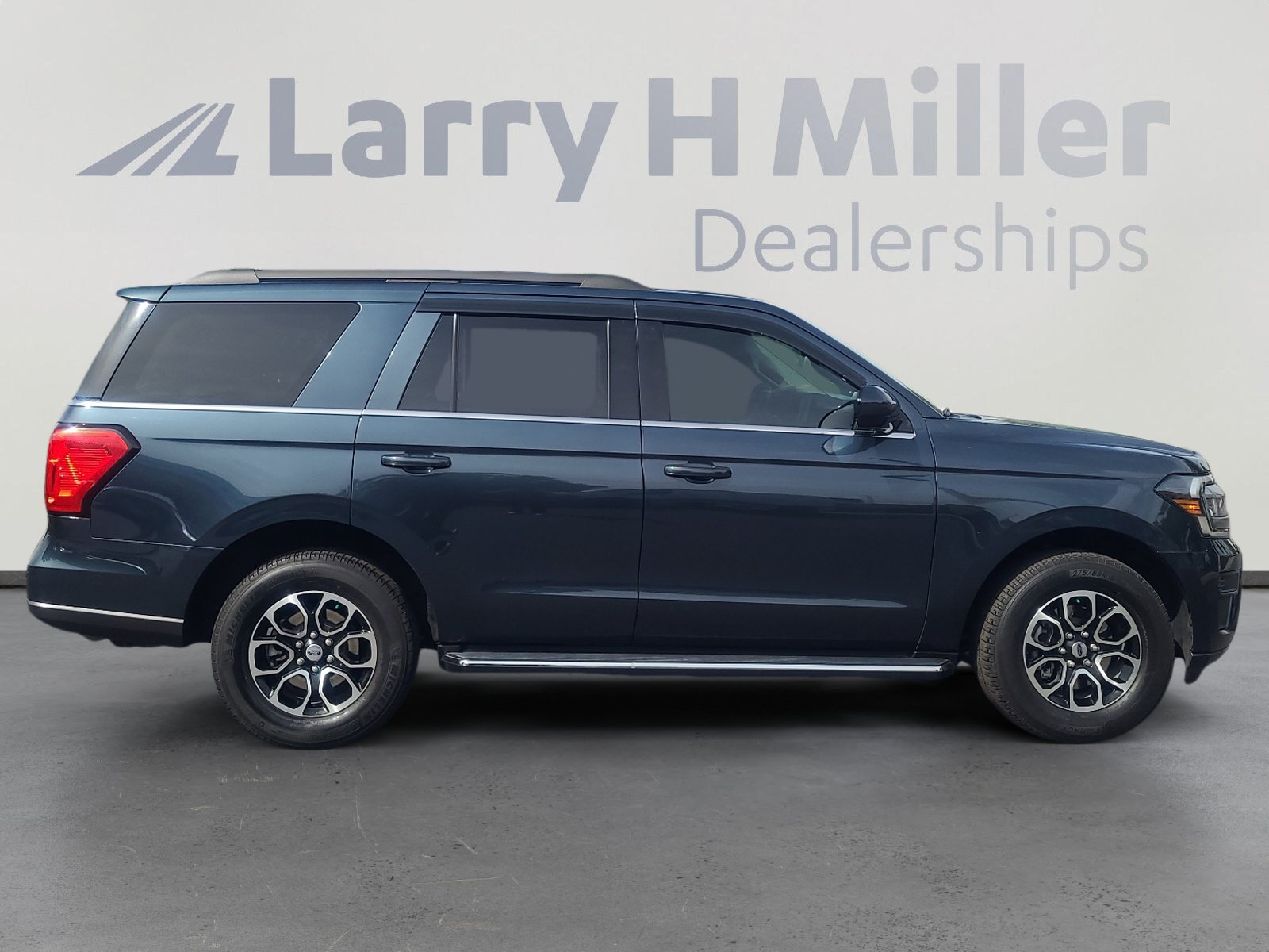 Certified 2022 Ford Expedition XLT w/ Equipment Group 202A AWD/4WD image 6