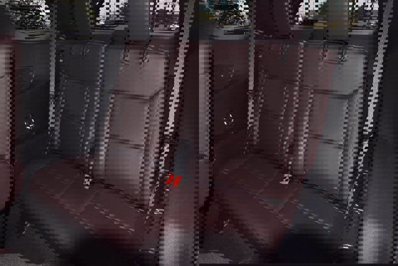 Certified 2025 Ford Explorer Platinum w/ LUX Leather Package image 15