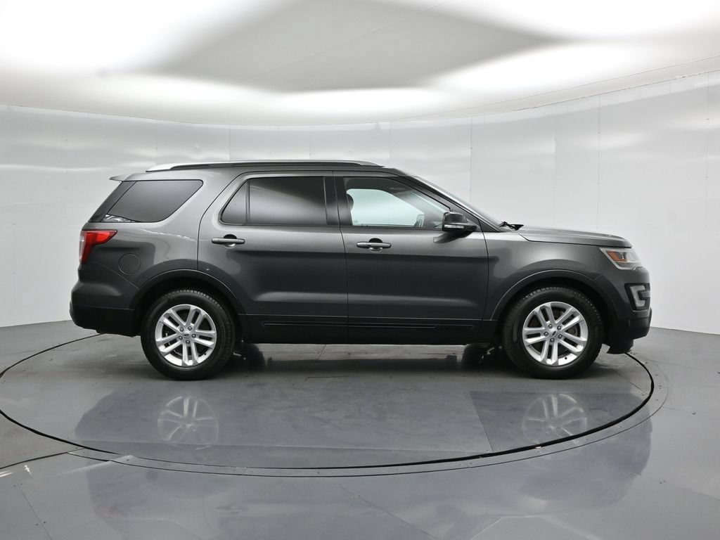 Certified 2017 Ford Explorer XLT w/ Equipment Group 202A FWD image 26
