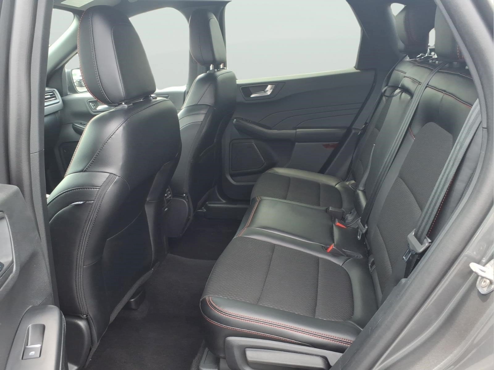 Certified 2025 Ford Escape ST-Line Select AWD/4WD image 13
