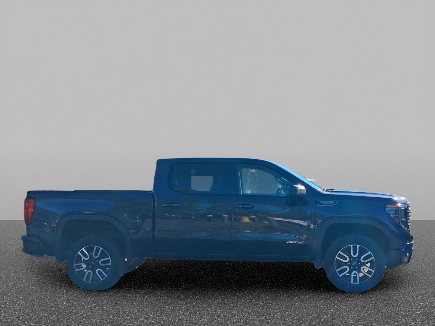 Used 2022 GMC Sierra 1500 AT4 w/ AT4 Preferred Package AWD/4WD image 4