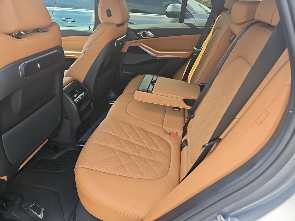 Used 2026 BMW X5 xDrive40i w/ M Sport Package AWD/4WD image 4