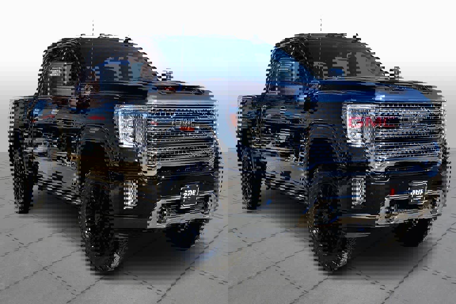 Used 2022 GMC Sierra 2500 Denali w/ Denali Black Diamond Edition image 2