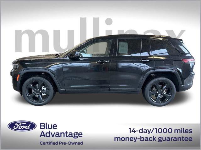 Used 2023 Jeep Grand Cherokee Limited w/ Luxury Tech Group II image 12