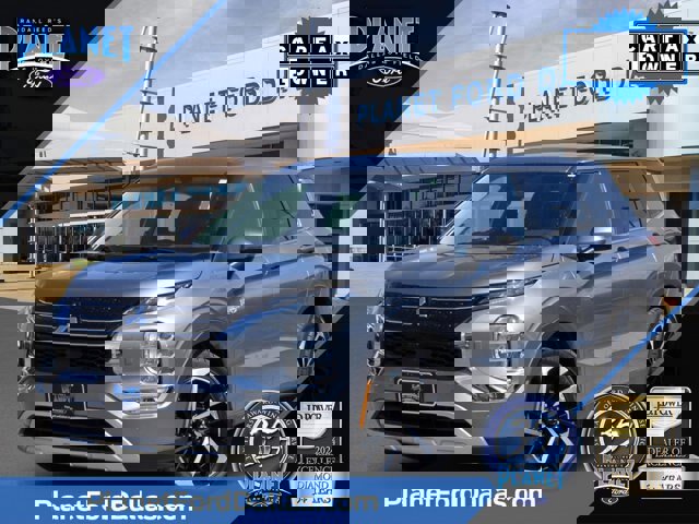 Used 2023 Mitsubishi Outlander SE image 1