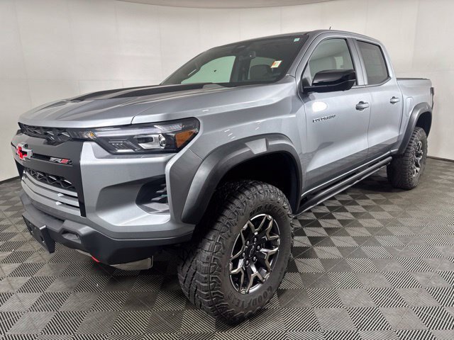 Used 2025 Chevrolet Colorado ZR2 w/ Technology Package AWD/4WD image 8