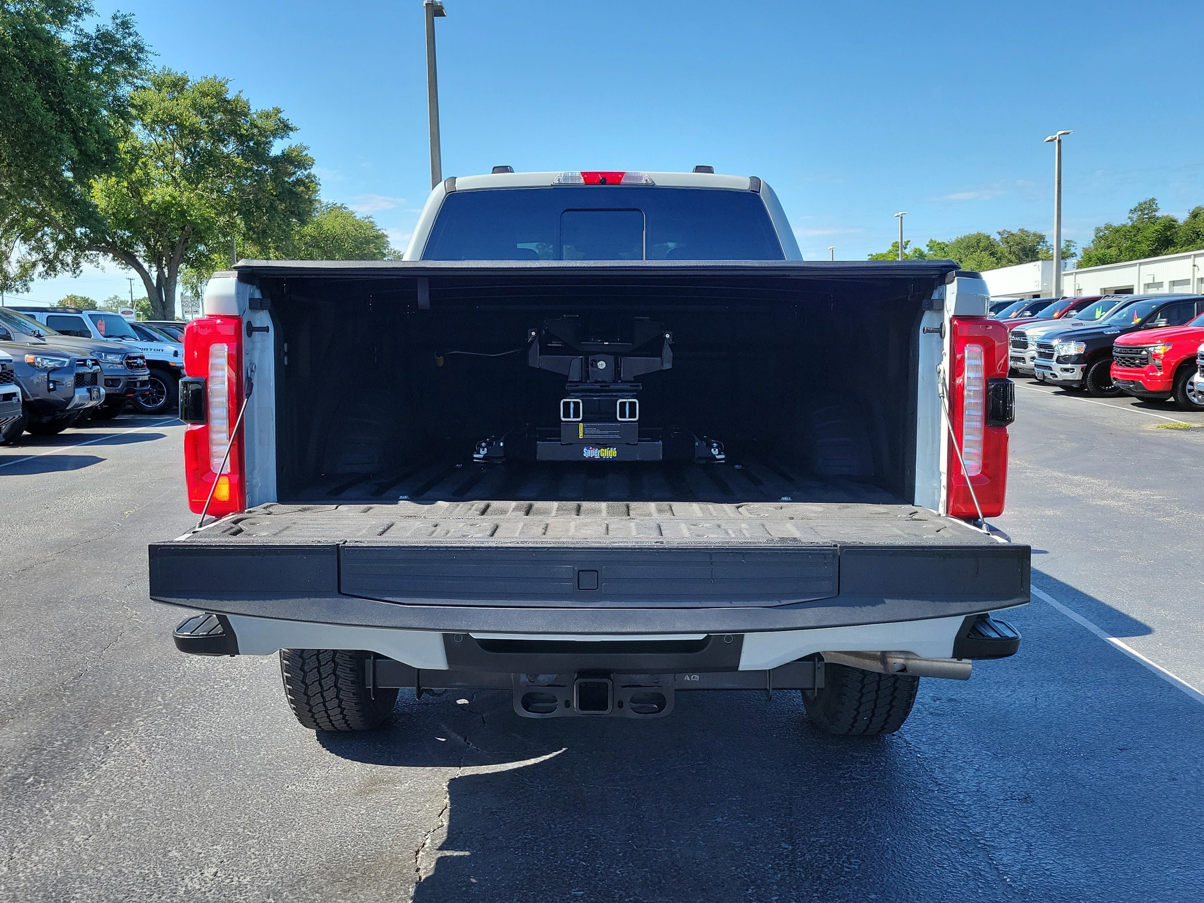 Certified 2025 Ford F250 XLT w/ Black Appearance Package AWD/4WD image 9