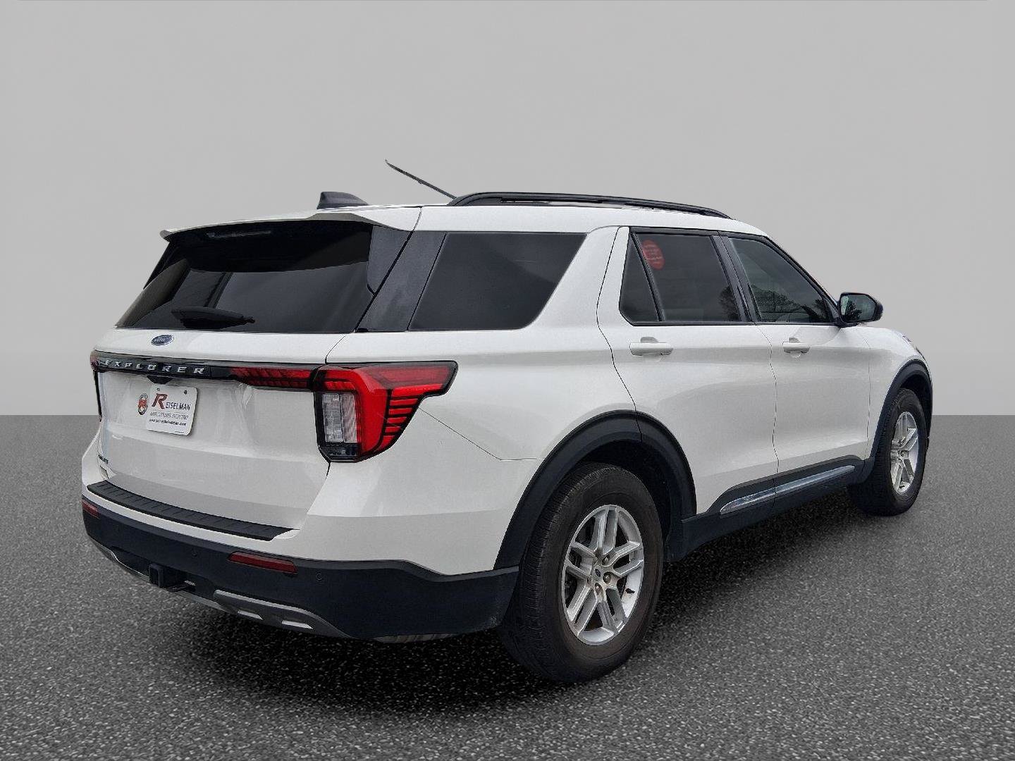 Certified 2025 Ford Explorer Active w/ Active Comfort Package RWD image 5