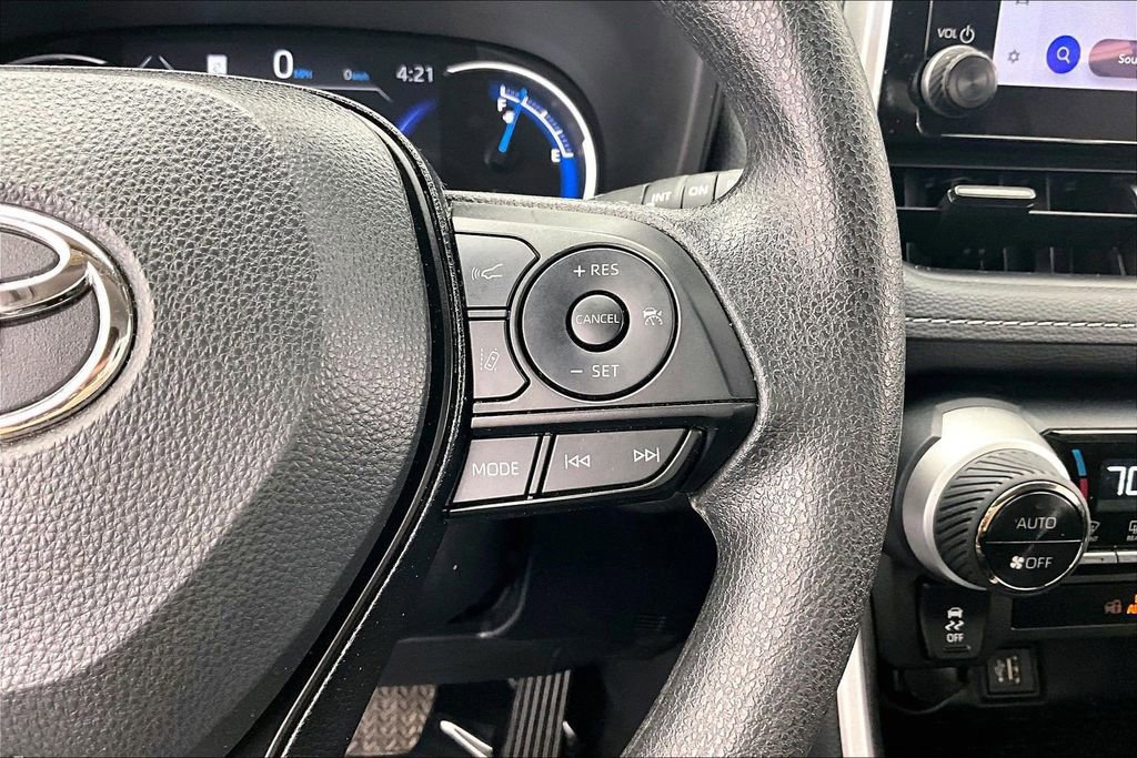 Used 2025 Toyota RAV4 XLE AWD/4WD image 19